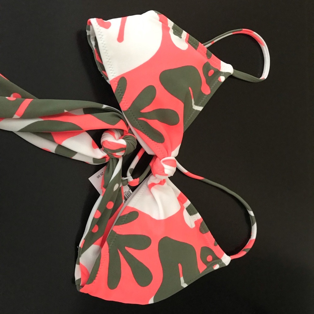 (NWT) Aerie triangle swim top. Medium. So cute!